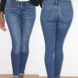 Medium washed Mid-rise skinny jeans | size 2 L